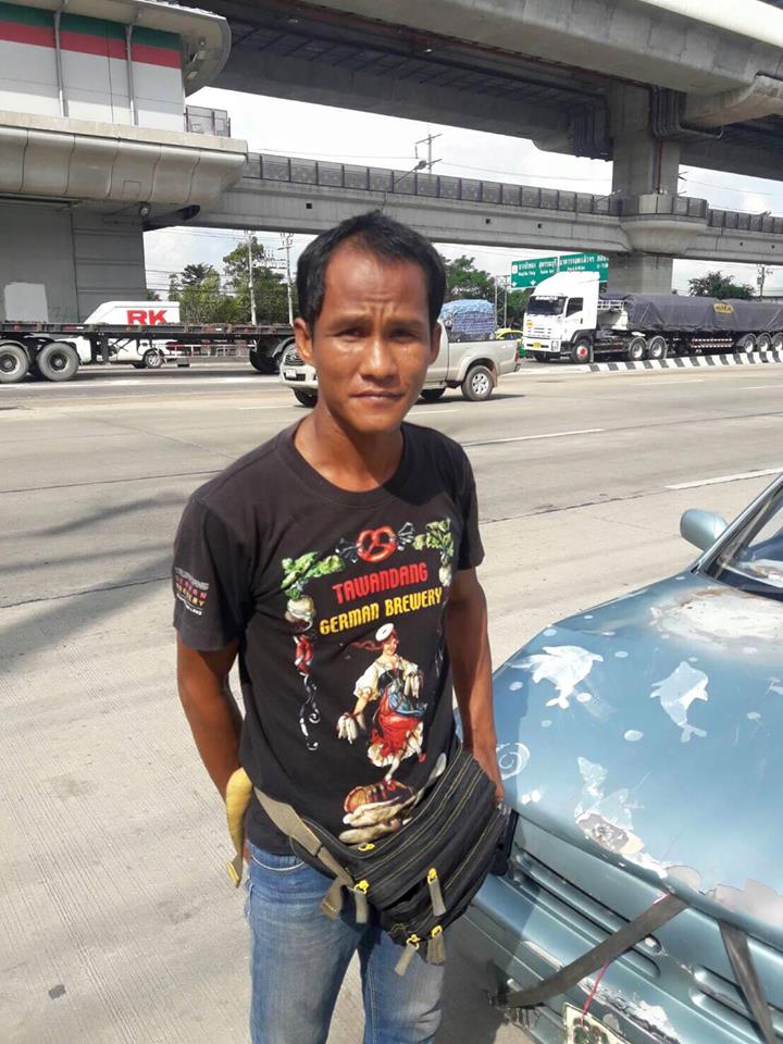 กระบะรุ่นเก่า-ชนแรมโบกินี่